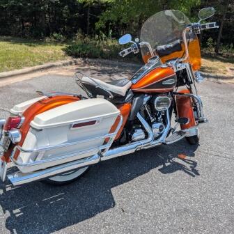 2023 Harley-Davidson® Electra Glide® Highway King HI-FI Orange Birch White thumb 3