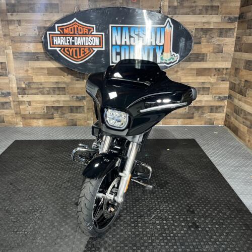 2026 Harley-Davidson® Street Glide® Vivid Black Chrome Trim thumb 3