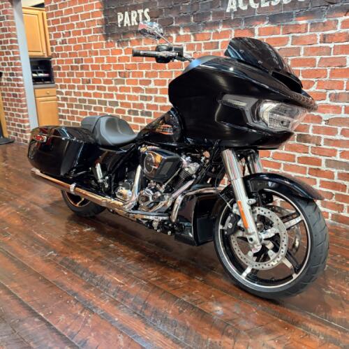 2026 Harley-Davidson® Road Glide™ FLTRX thumb 2