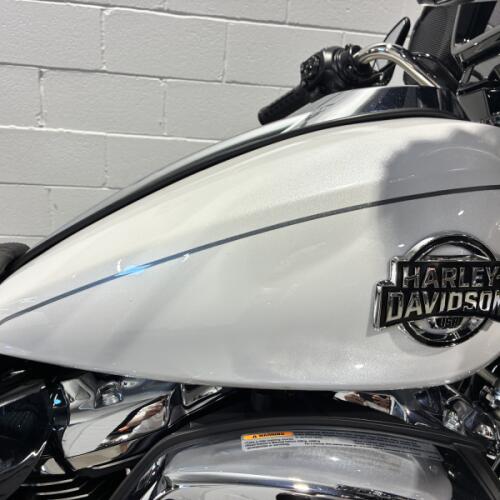 2026 Harley-Davidson® Street Glide Limited White Onyx Pearl Chrome Trim FLHXL thumb 3