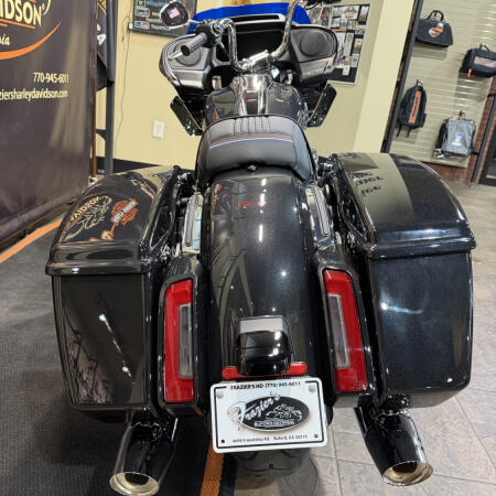 2026 Harley-Davidson® Road Glide® Midnight Ember Chrome Trim thumb 0