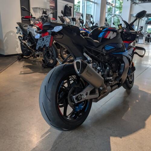 2026 M1000 RR thumb 2