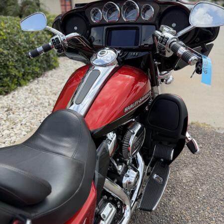 2021 Harley-Davidson® CVO™ Tri Glide® Sunset Orange & Sunset Black thumb 2