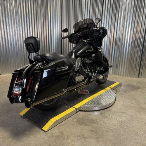 2017 Harley-Davidson® CVO™ Street Glide® Dark Slate Candy/Arctic Black with Contrast Chrome Aggresso thumb 2