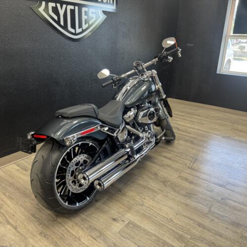 2026 Harley-Davidson® Breakout®  thumb 3