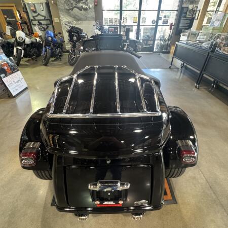 2026 Harley-Davidson® Street Glide 3 Limited Vivid Black Chrome Trim thumb 1