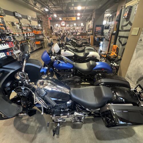 2026 Harley-Davidson® Low Rider® ST Vivid Black Chrome Trim thumb 3