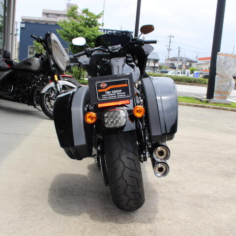 2024 Harley-Davidson® Low Rider™ ST Vivid Black thumb 2