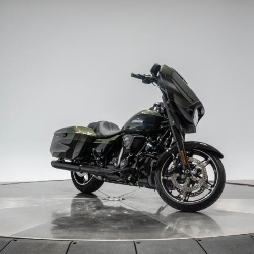 HARLEY-DAVIDSON FLHX STREET GLIDE in Olive Steel Metallic/Black thumb 2