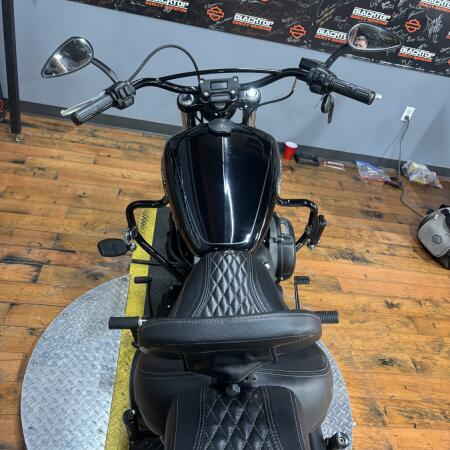 2018 Harley-Davidson® Street Bob® BLACK W/PINSTRIPE thumb 0