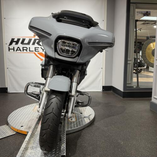 2026 Harley-Davidson® Street Glide® thumb 2