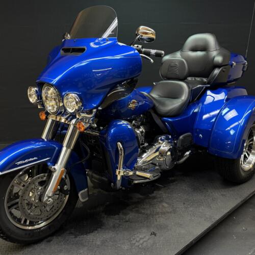 Harley-Davidson® Tri Glide™ Ultra 2024 FLHTCUTG BLUE thumb 1