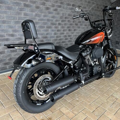 2023 Harley-Davidson® Street Bob® 114 Vivid Black thumb 2