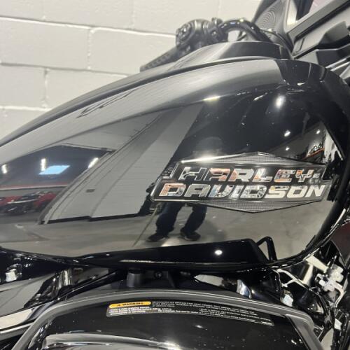 2025 Harley-Davidson® Street Glide® Vivid Black FLHX thumb 3