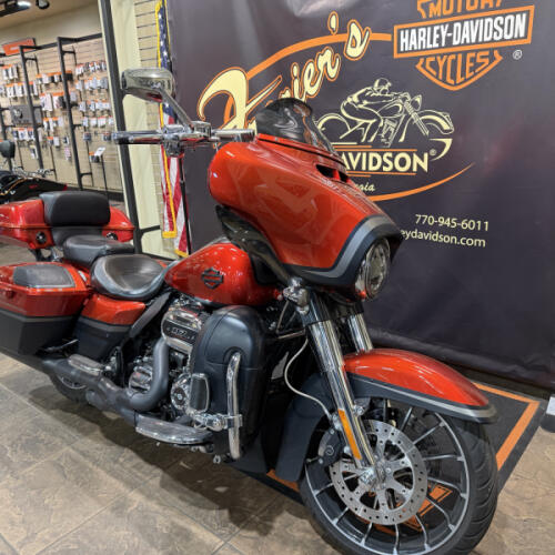 2018 Harley-Davidson® CVO™ Street Glide® ORNGLAVA/BLKDNM thumb 3