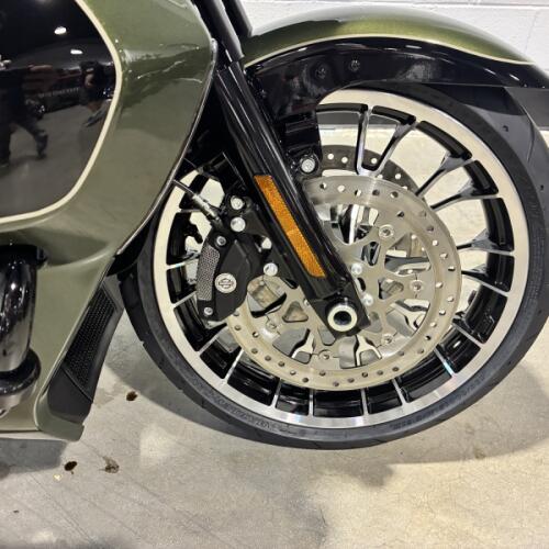 2026 Harley-Davidson® Street Glide Limited Olive Steel Metallic / Vivid Black Black Trim FLHXL thumb 2