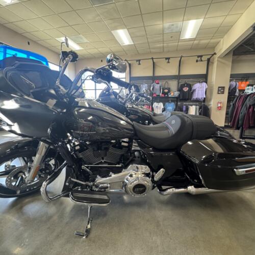 2026 Harley-Davidson® Road Glide® MIDNIGHT EMBER thumb 3