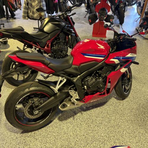 2026 Honda CBR650R E-Clutch thumb 1
