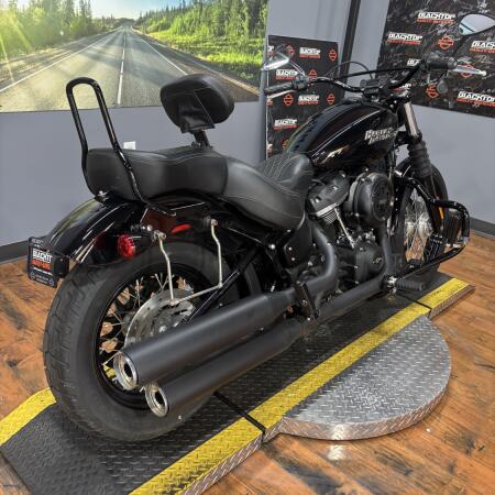 2018 Harley-Davidson® Street Bob® BLACK W/PINSTRIPE thumb 2