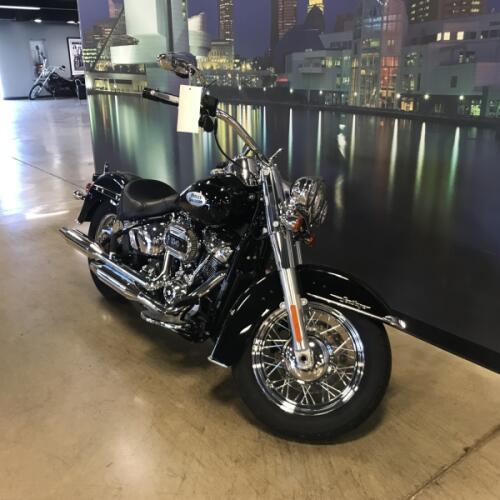 2023 Harley-Davidson® Heritage Classic FLHCS thumb 1