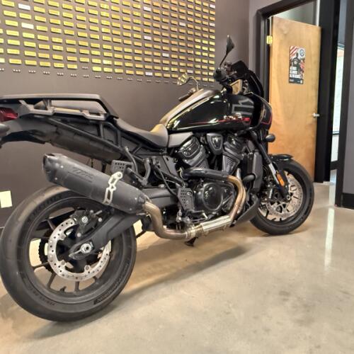 2025 Harley-Davidson® Pan America® 1250 ST Vivid Black thumb 1