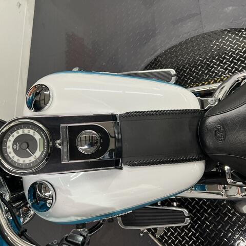 2016 Harley-Davidson® Softail® Deluxe Two-Tone Crushed Ice Pearl/Frosted Teal Pearl thumb 1