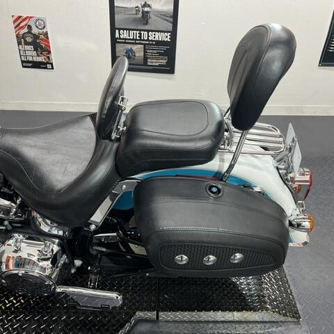 2016 Harley-Davidson® Softail® Deluxe Two-Tone Crushed Ice Pearl/Frosted Teal Pearl thumb 0