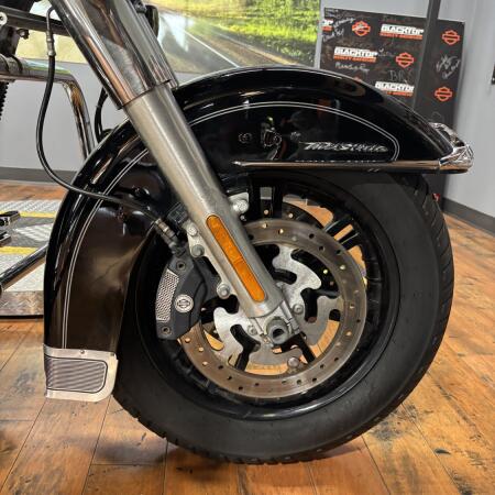 2012 Harley-Davidson® Tri Glide® Ultra Classic BLACK W/ PINSTRIPE thumb 1