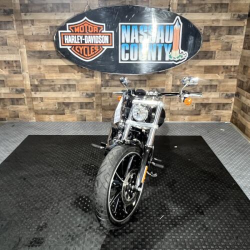 2014 Harley-Davidson® Breakout® - Vivid Black thumb 3