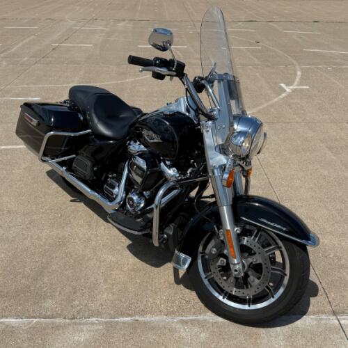 2017 Harley-Davidson® Road King® Vivid Black thumb 3
