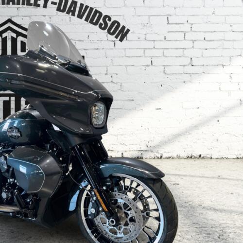 2026 Harley-Davidson® Street Glide™ 3 Limited Iron Horse Metallic Black Trim thumb 2