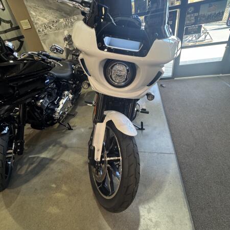 2026 Harley-Davidson® Low Rider® ST White Onyx Pearl Chrome Trim thumb 2
