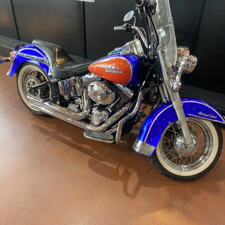 2005 Harley-Davidson® Heritage Softail® Classic FLSTCI thumb 3