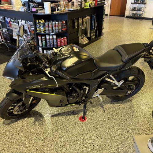 2026 Honda CBR650R E-Clutch thumb 1