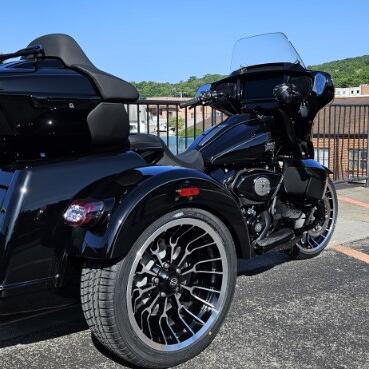2026 Harley-Davidson® Street Glide 3 Limited FLHLT thumb 2