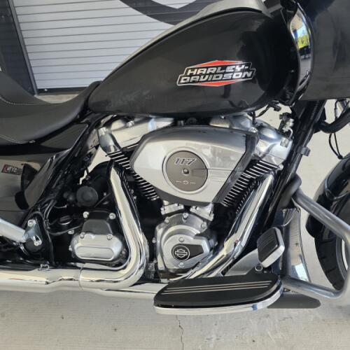 2025 Harley-Davidson® Road Glide® Vivid Black thumb 0