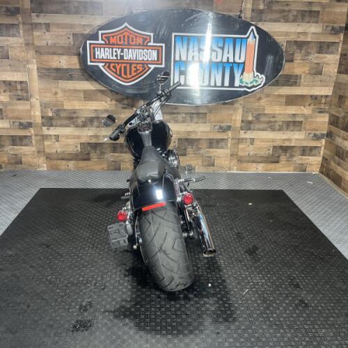 2014 Harley-Davidson® Breakout® - Vivid Black thumb 1