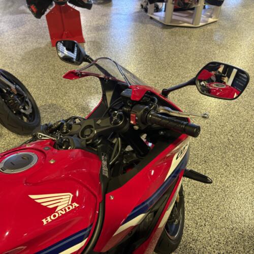 2026 Honda CBR650R E-Clutch thumb 0
