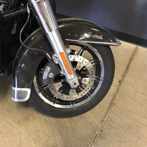 2018 Harley-Davidson® Ultra Limited FLHTK thumb 2