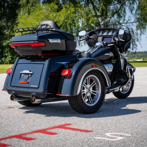 2023 Harley-Davidson Tri Glide Ultra FLHTCUTG thumb 3