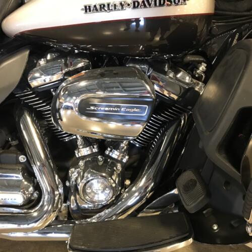 2018 Harley-Davidson® Ultra Limited FLHTK thumb 3