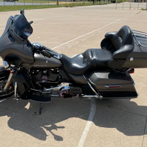 2018 Harley-Davidson® Ultra Limited Industrial Gray Denim/Black Denim thumb 0