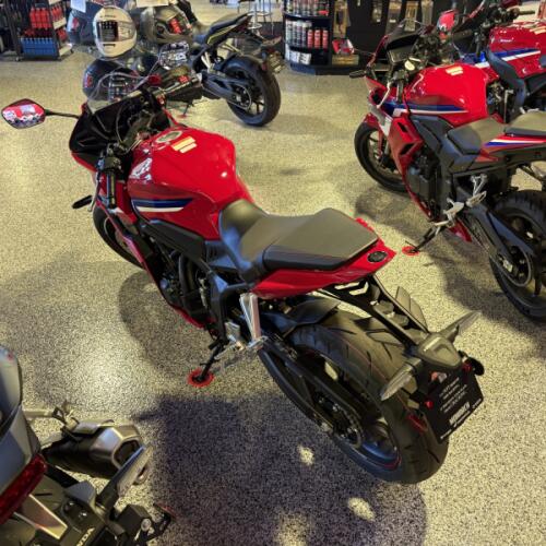 2026 Honda CBR650R E-Clutch thumb 2