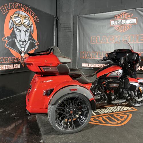 2026 Harley-Davidson® CVO Street Glide 3 Limited FLHLTSE  thumb 3