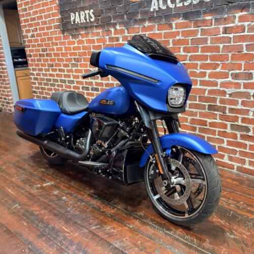 2026 Harley-Davidson® Street Glide® FLHX thumb 2