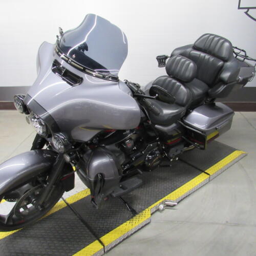 2020 Harley-Davidson® CVO™ Limited thumb 1