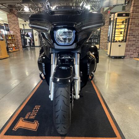 2026 Harley-Davidson® Street Glide 3 Limited Vivid Black Chrome Trim thumb 2