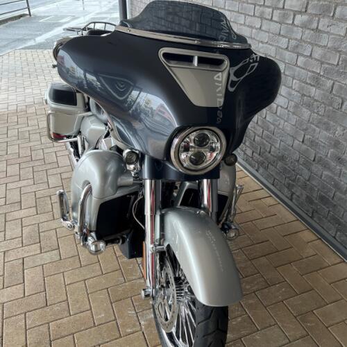 2019 Harley-Davidson® CVO™ Street Glide® Charred Steel & Lightening Silver thumb 0
