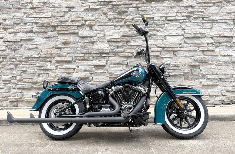 2026 Harley-Davidson® Heritage Classic Teal Thunder / Vivid Black Black Laced Wheels