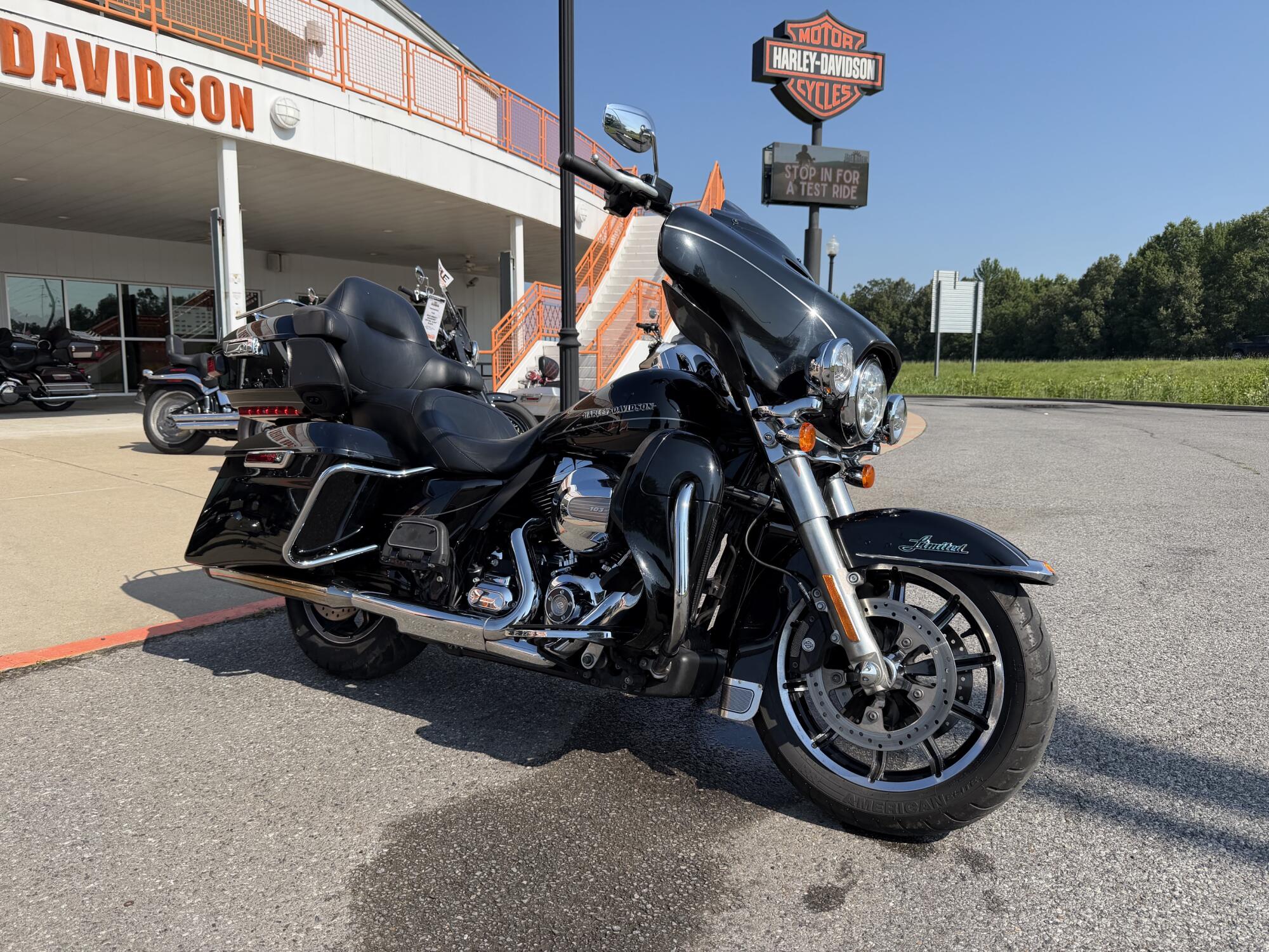 2015 Harley-Davidson® Ultra Limited Vivid Black
